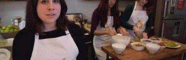 女性3名による昆虫食プロデュース。ハーバード大学卒業生が考案したコオロギチップス