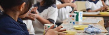 小学生100人と種だんご作り！造形展に向けて牛乳パックプランターで食育の作品を
